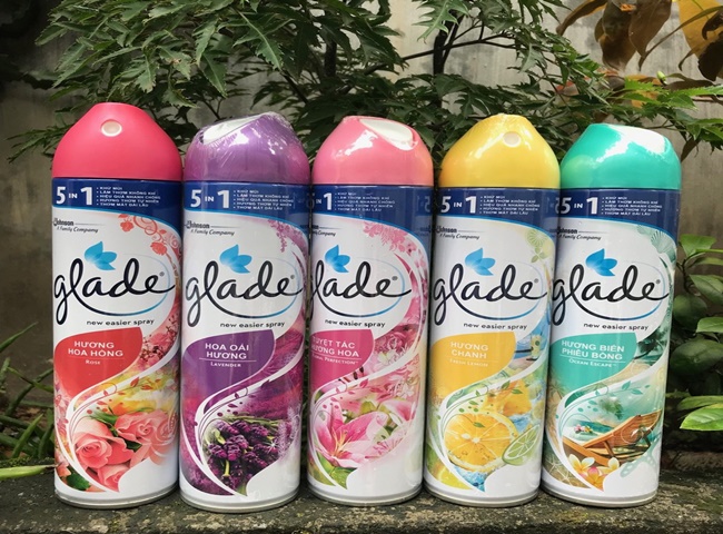 Chai xịt khử m&ugrave;i hiệu quả cho nh&agrave; vệ sinh Glade