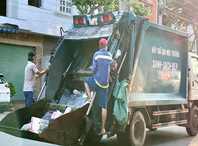 Dịch vụ thu gom r&aacute;c thải sinh hoạt
