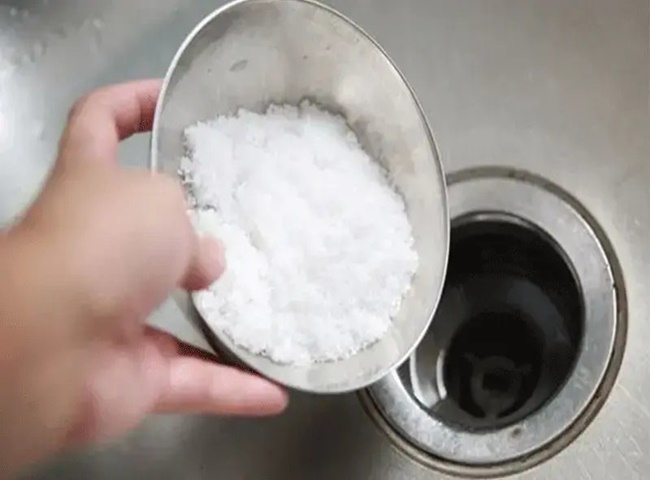 C&aacute;ch sử dụng bột th&ocirc;ng cống l&agrave; phương pháp th&ocirc;ng nghẹt đơn giản nh&acirc;́t