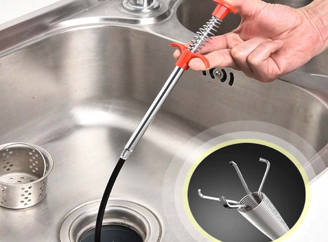 Thông nghẹt bồn rửa chén bằng xương cá